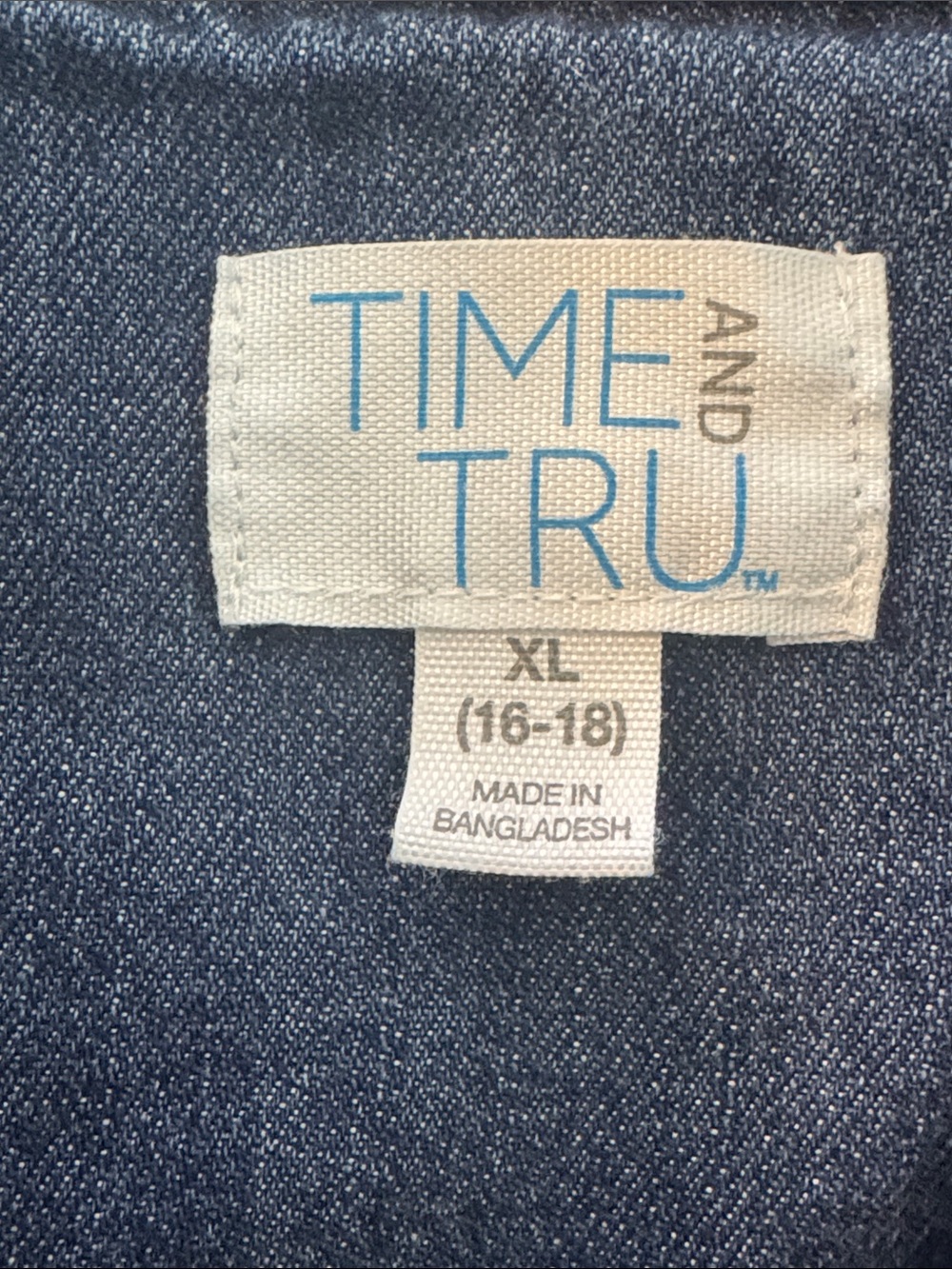TIME AND TRU Denim Popover Top XL 27” p2p Indigo NWOT - Picture 3 of 10